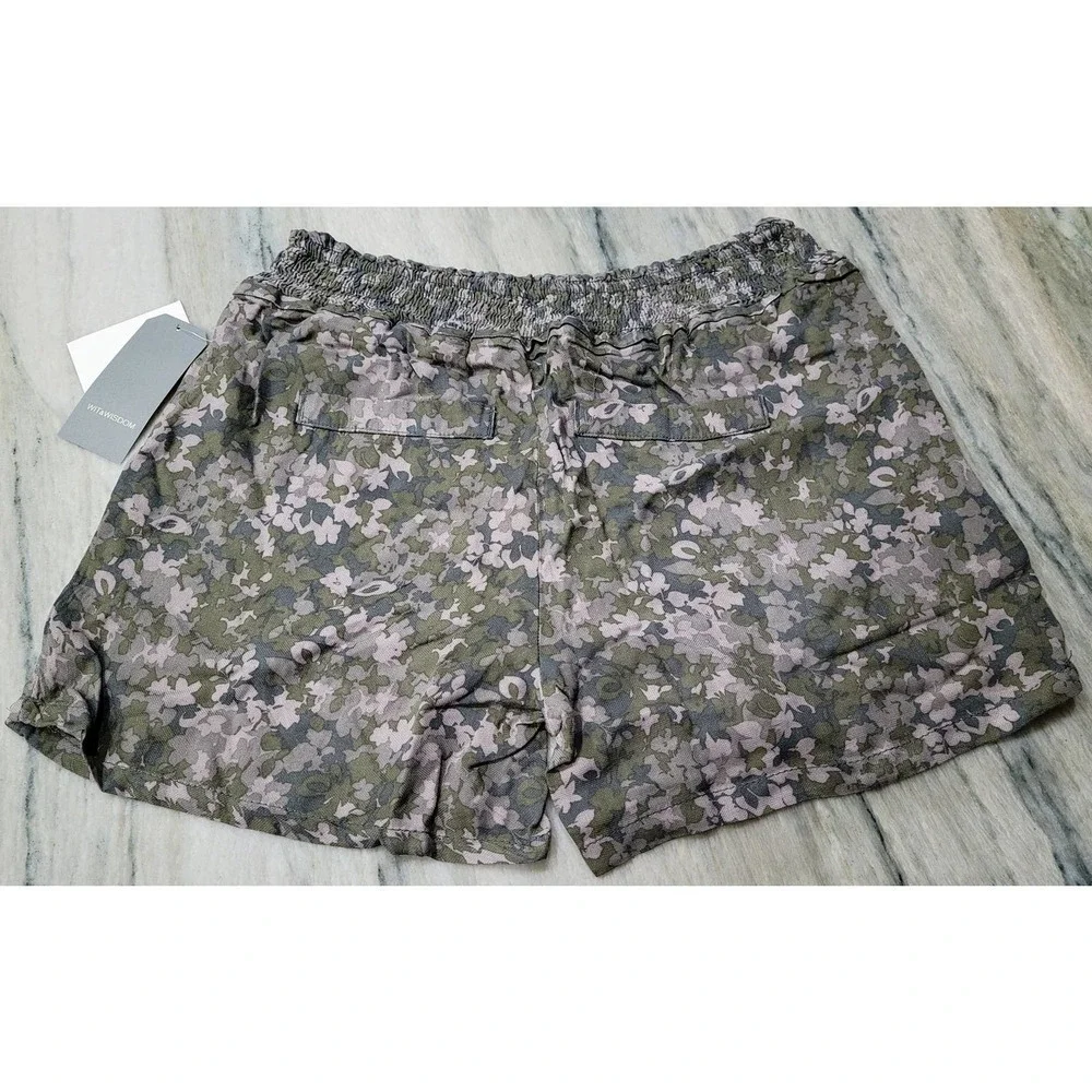 Wit & Wisdom Floral Camo High Rise Shorts Extra Small - Picture 4 of 8
